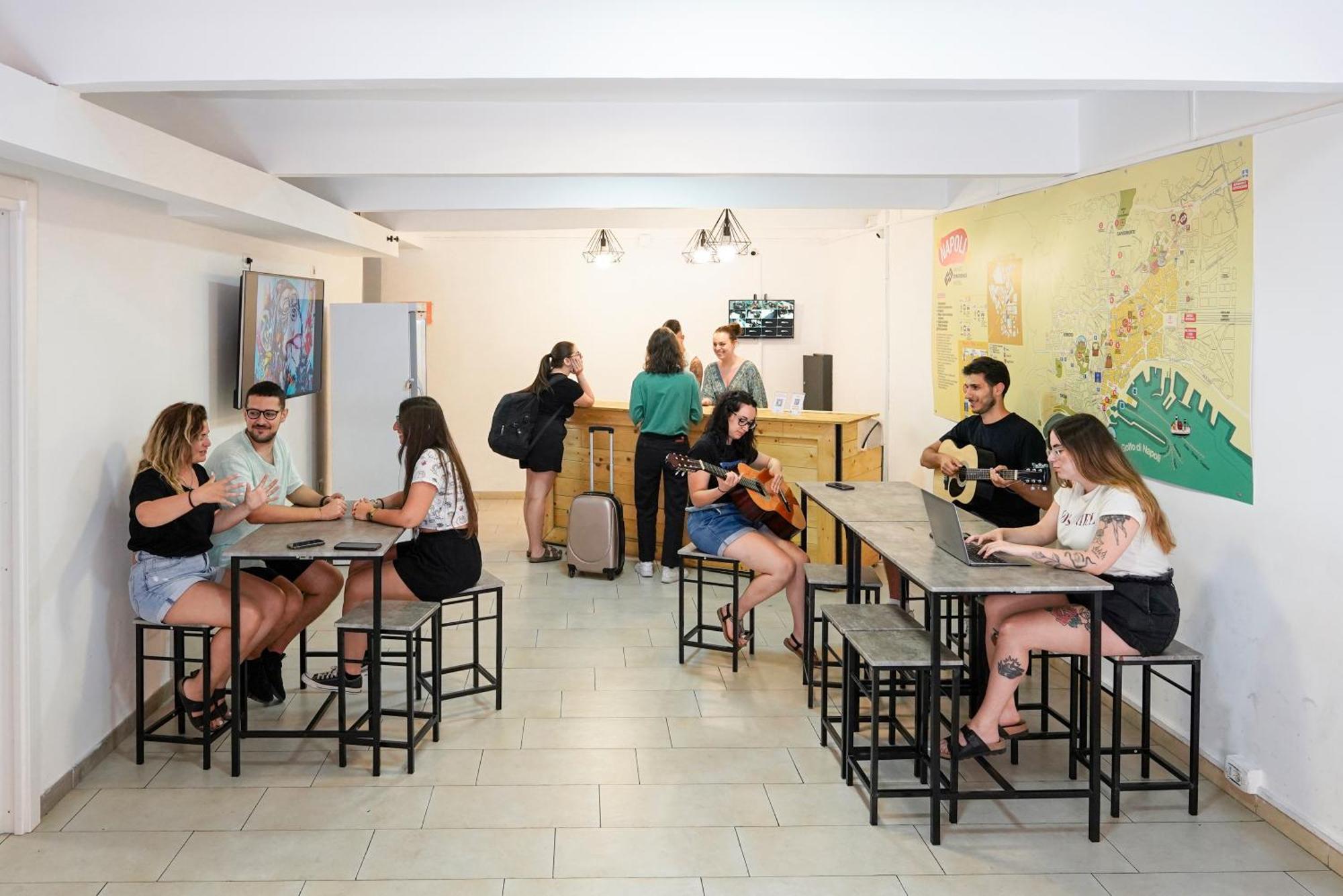 Naples Experience Hostel - Age Limit 18-28 Экстерьер фото